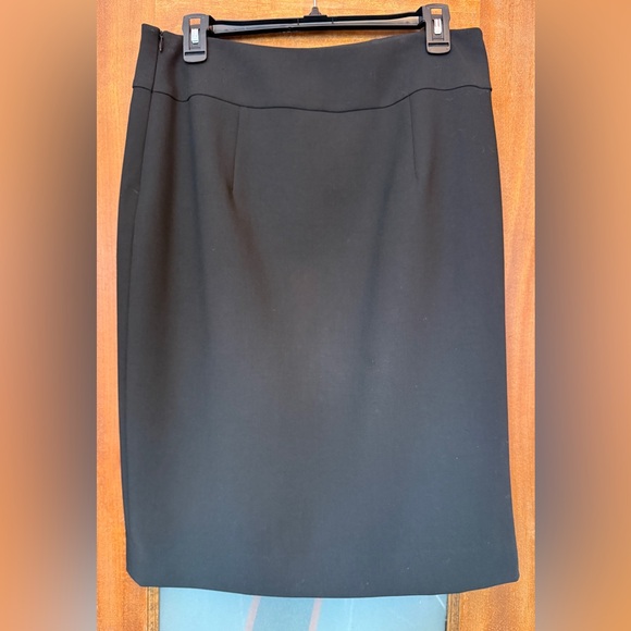 Carlisle Women’s Vtg Black Pencil Skirt w Blue Floral Genuine Leather Design-8 - Picture 7 of 9